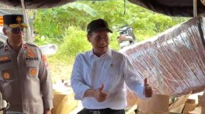 Aksi Nyata di Tengah Lumpur: Mentan Amran Sulaiman Puji Respons Kilat Polda Sultra Tanggulangi Banjir Kendari