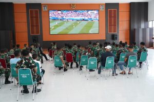 Korem 143/Halu Oleo Gelar Nobar Piala Dunia Bersama, Pererat Kebersamaan dan Semangat Persatuan