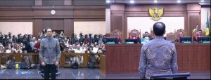Sidang Memanas! Hakim Walk Out Usai Vonis 10 Tahun Nadiem Makarim, Kuasa Hukum: “Yang Mulia Takut Ya!”