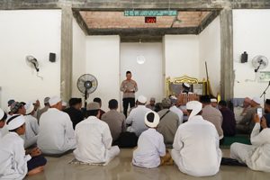 Safari Jumat di Lepo-Lepo: Kapolresta Kendari Serukan Kolaborasi Warga Pertahankan Kamtibmas