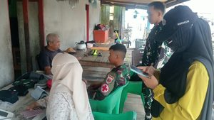 Satgas TMMD 130/Kodim 1416/Mu a Secara “door to door” Periksa Kesehatan Warga Kawite-wite